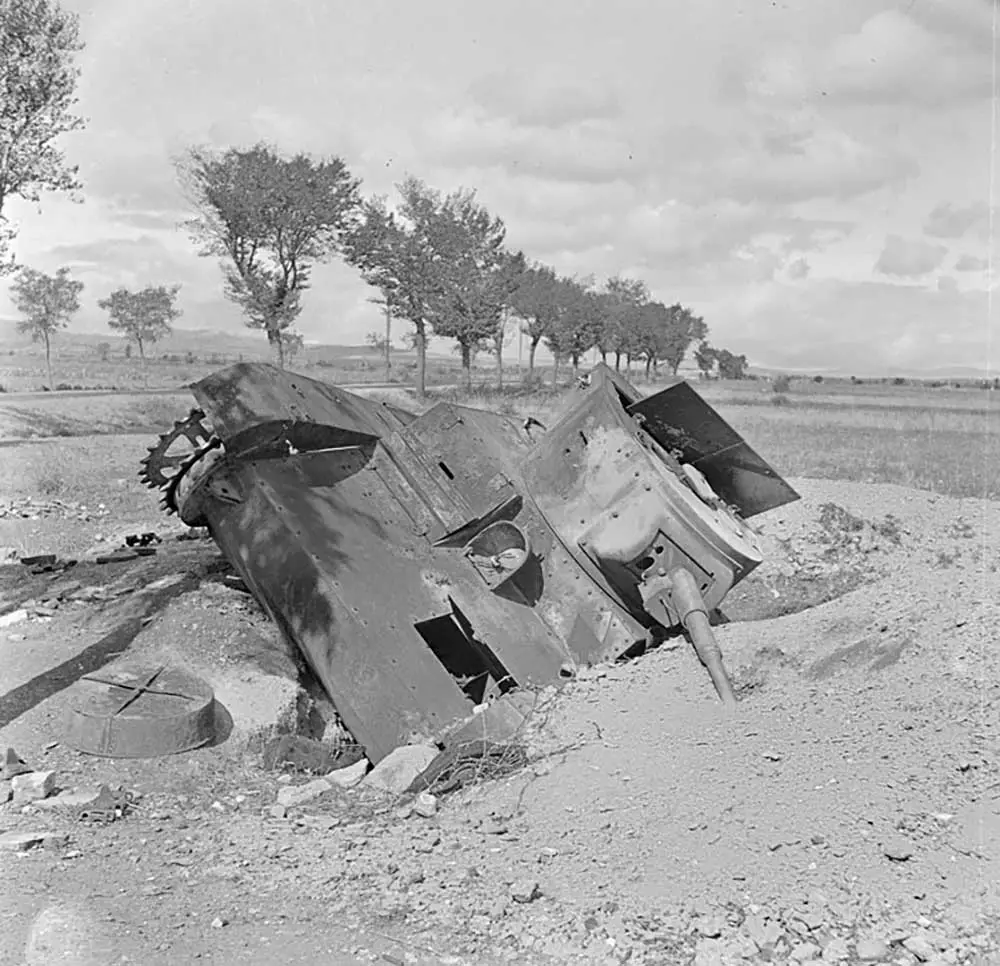 Tanque Panzer IV destruido en el frente de Aragón durante la Guerra Civil.
