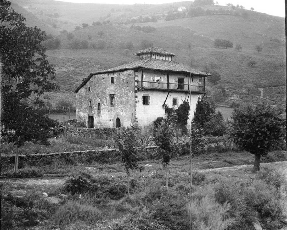 La casa-torre de Zubiria de Arráyoz, en el valle de Baztán.