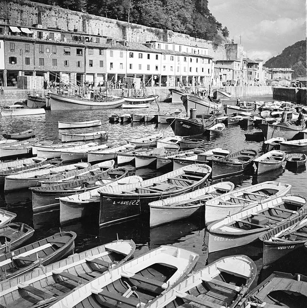 El puerto y el paseo del muelle de San Sebastián (Guipúzcoa)